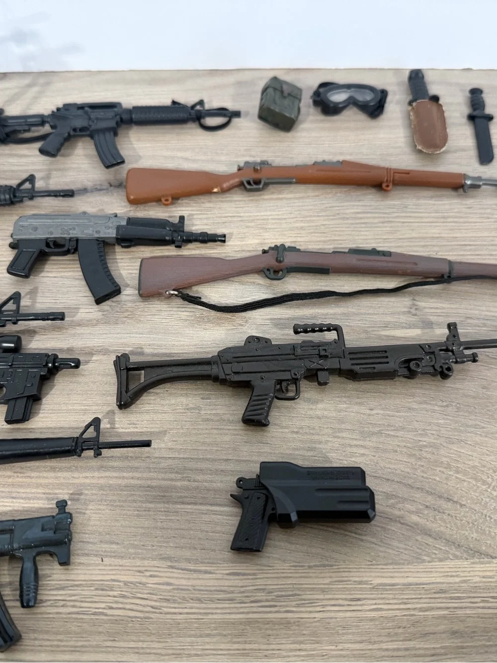 GI Joe- small weapons lot !!!